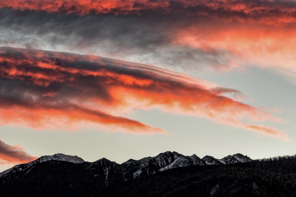 Photographie couleur sélective des nuages