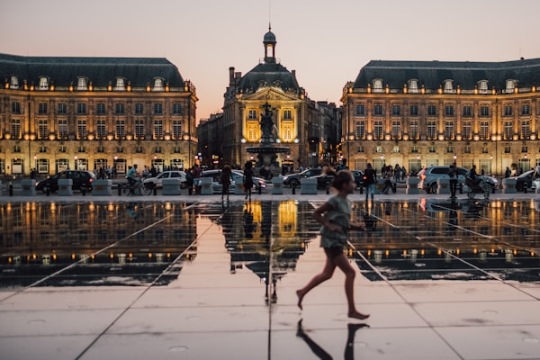 Bordeaux is one of the most beautiful city in France and in the world.
One of the best view of the city is from this “water mirror”.by Guillaume Flandre