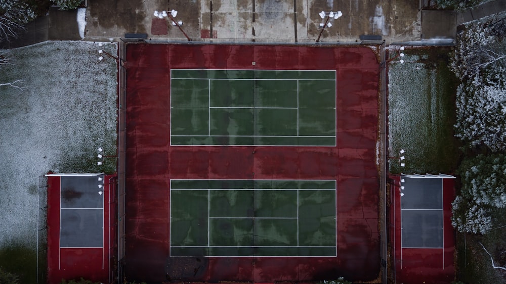 bird's-view photo of tennis court