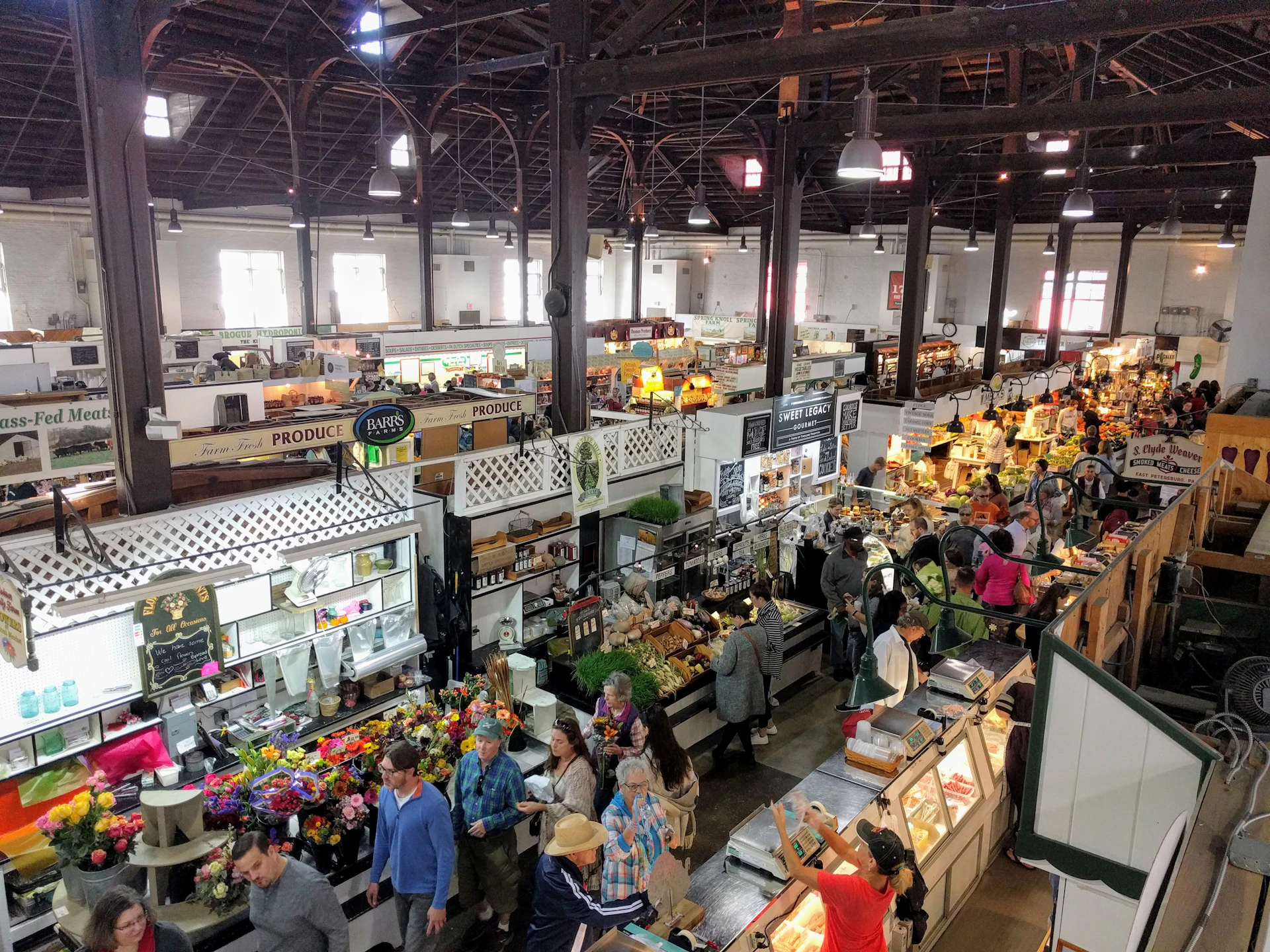 A lively local market in Hannover showcasing fresh produce and colorful stalls bustling with visitors.