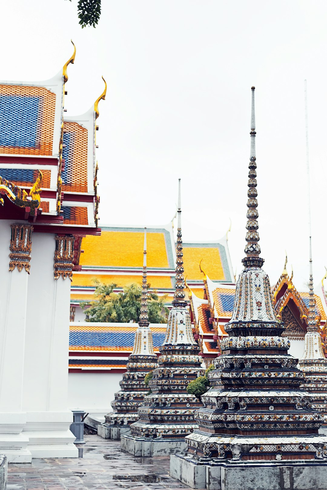 photo of Wat Phra Chetuphon Vimolmangklararm Rajwaramahaviharn Temple near Wat Arun