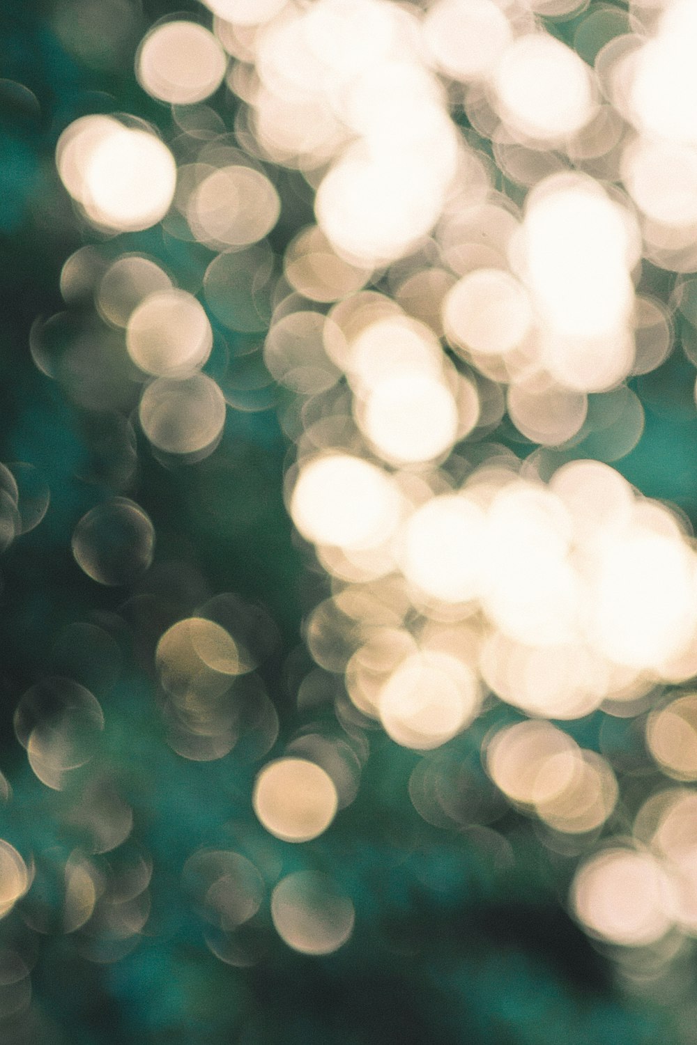 Fotografía bokeh de luz amarilla