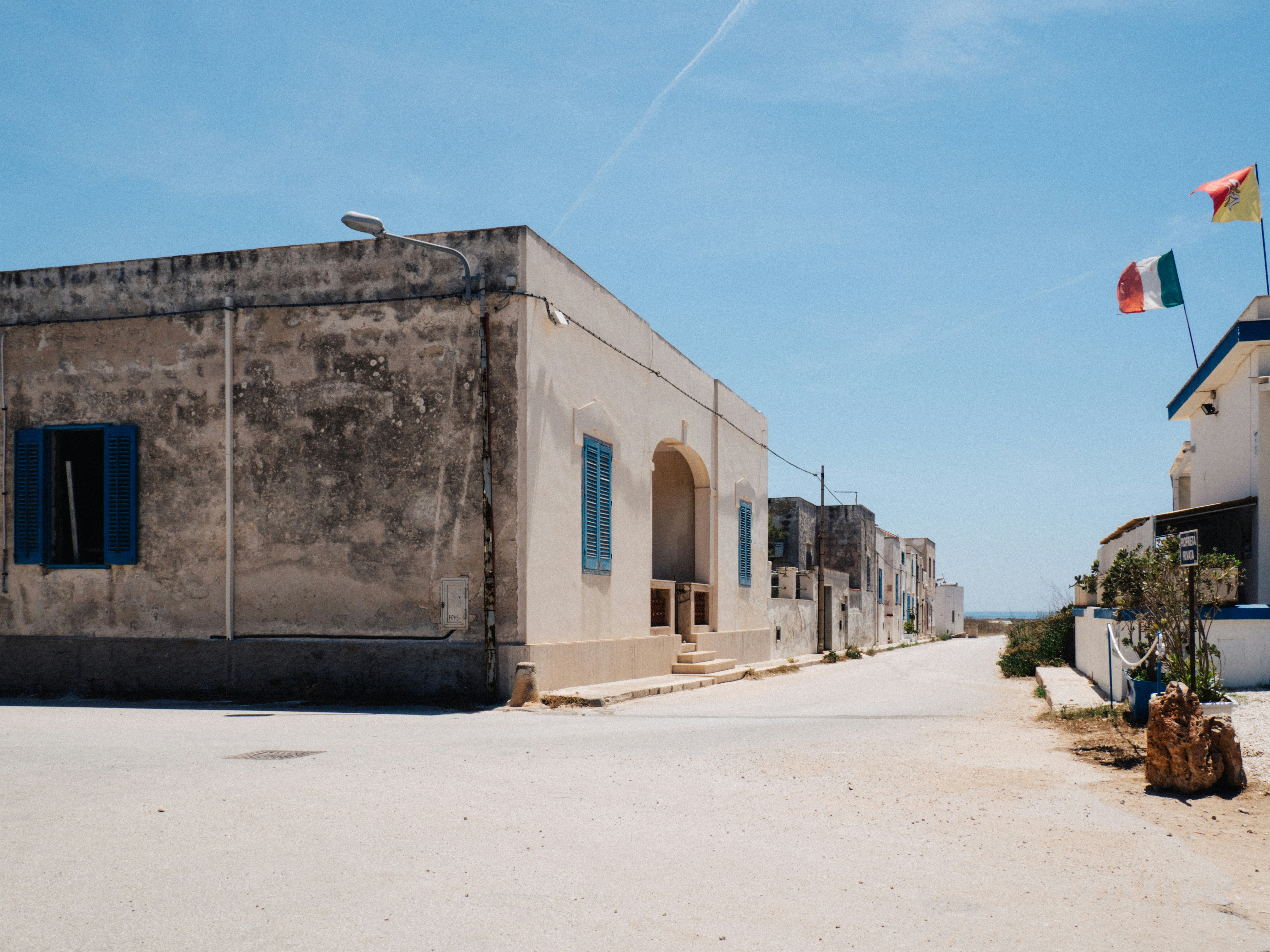 grey and white concrete house, Favignana - Case sul mare