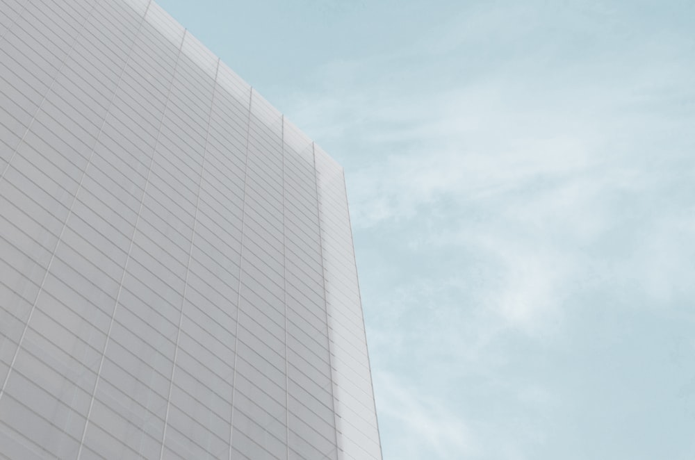 gray skyscraper during daytime