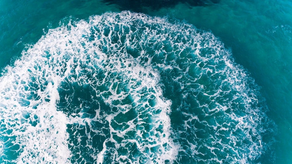 fotografia de onda de água e ondulação