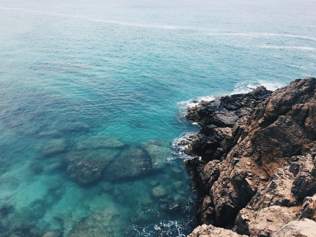 travelers stories about Cliff in El Cotillo Beach, Spain