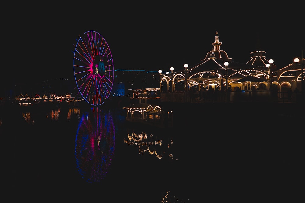 Luces de carnaval durante la noche
