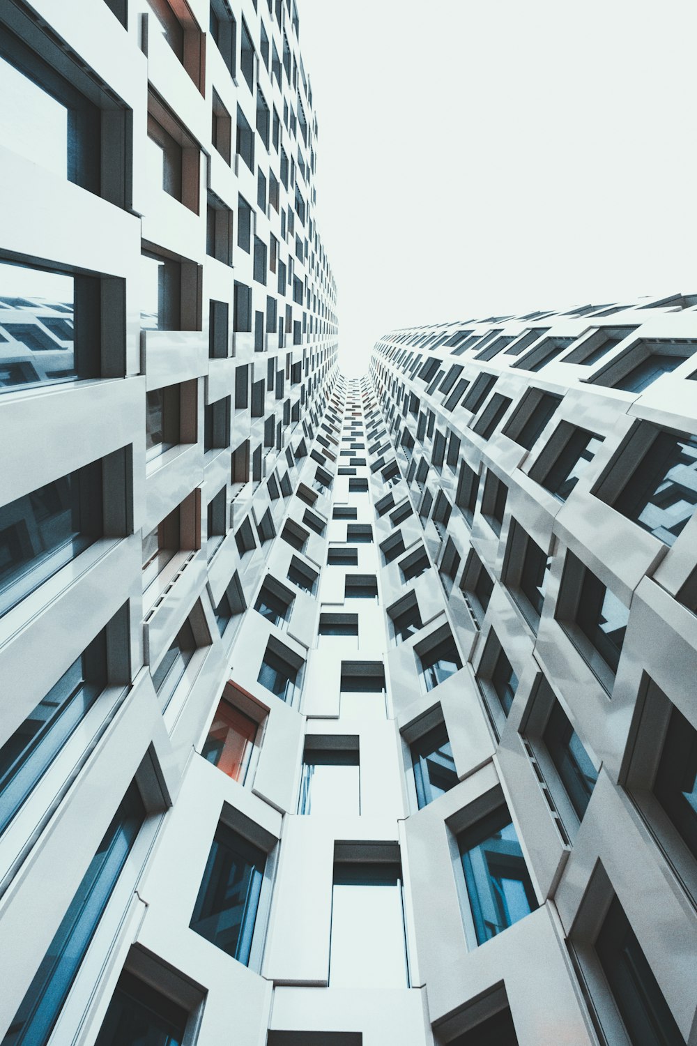 closeup photo of gray concrete building