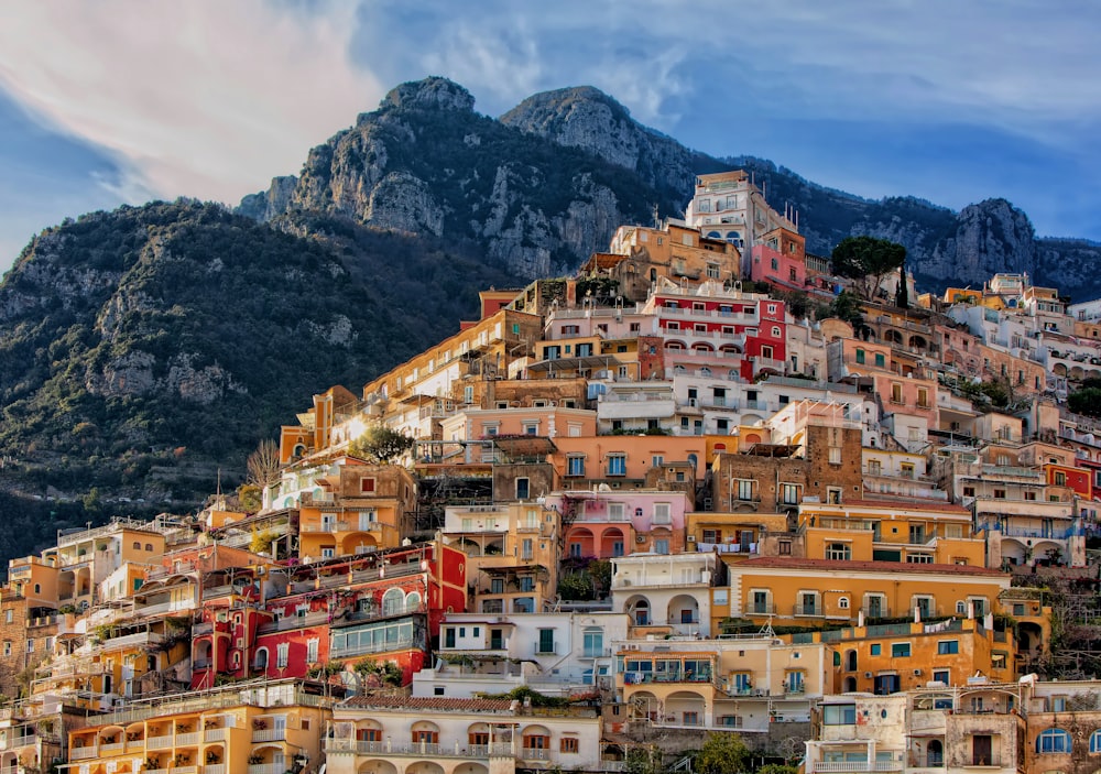 Villaggio nella fotografia a fuoco superficiale