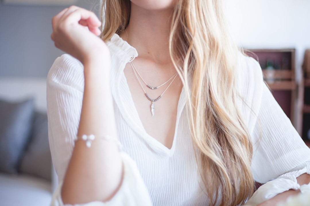 woman wearing white long-sleeved blouse \