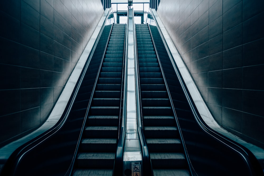 Photo d’architecture de l’escalator