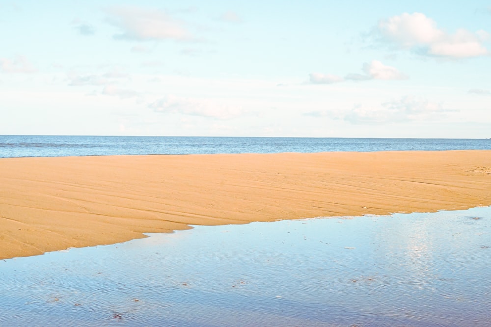 Fotografía de paisaje de la orilla del mar