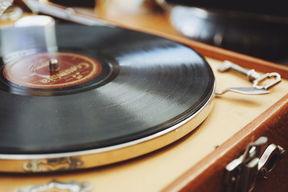 black and gray vinyl disc player