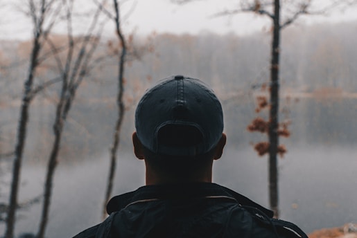 shallow focus photography of man wearing gray baseball cap