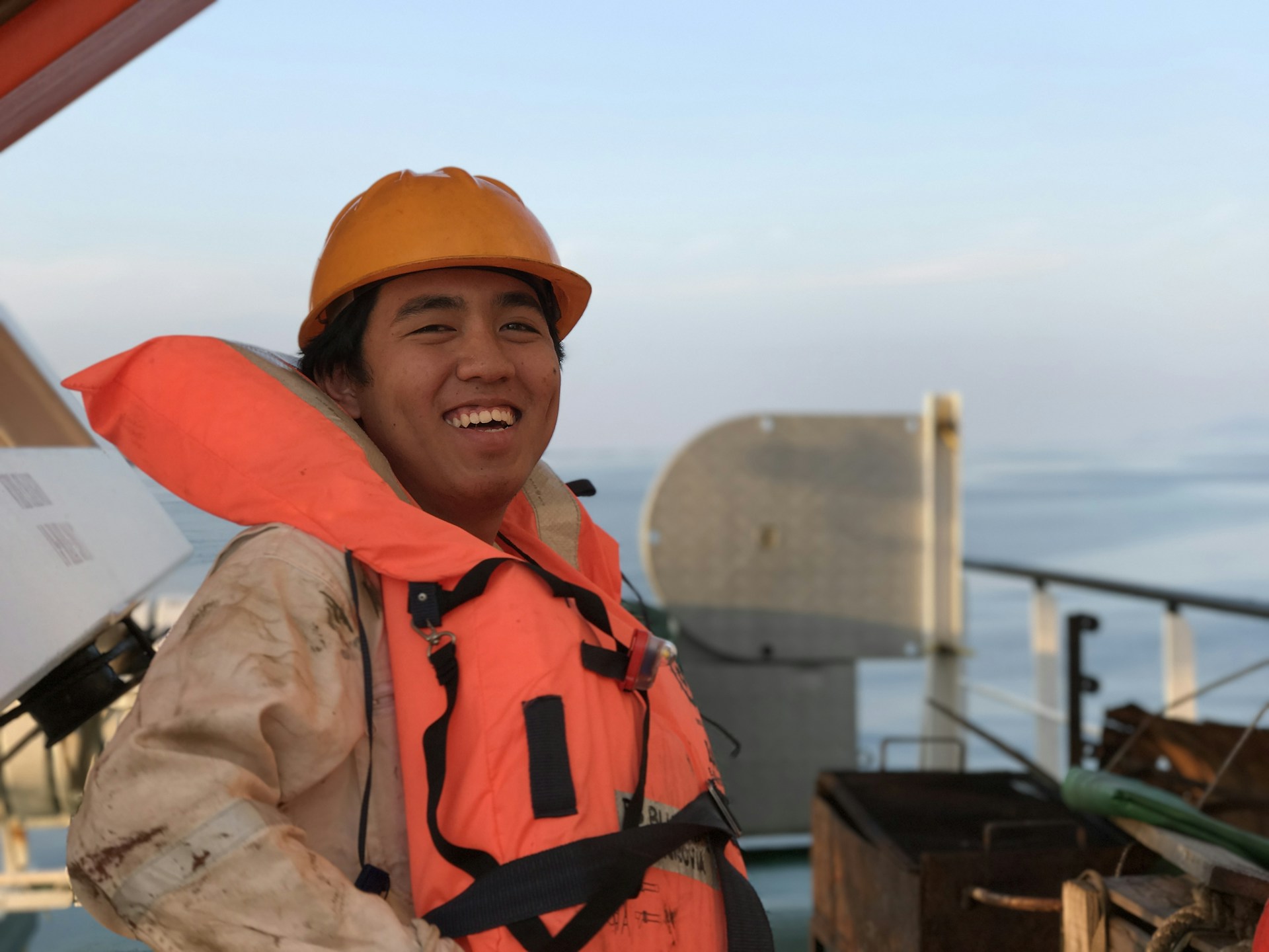 gray computer monitor