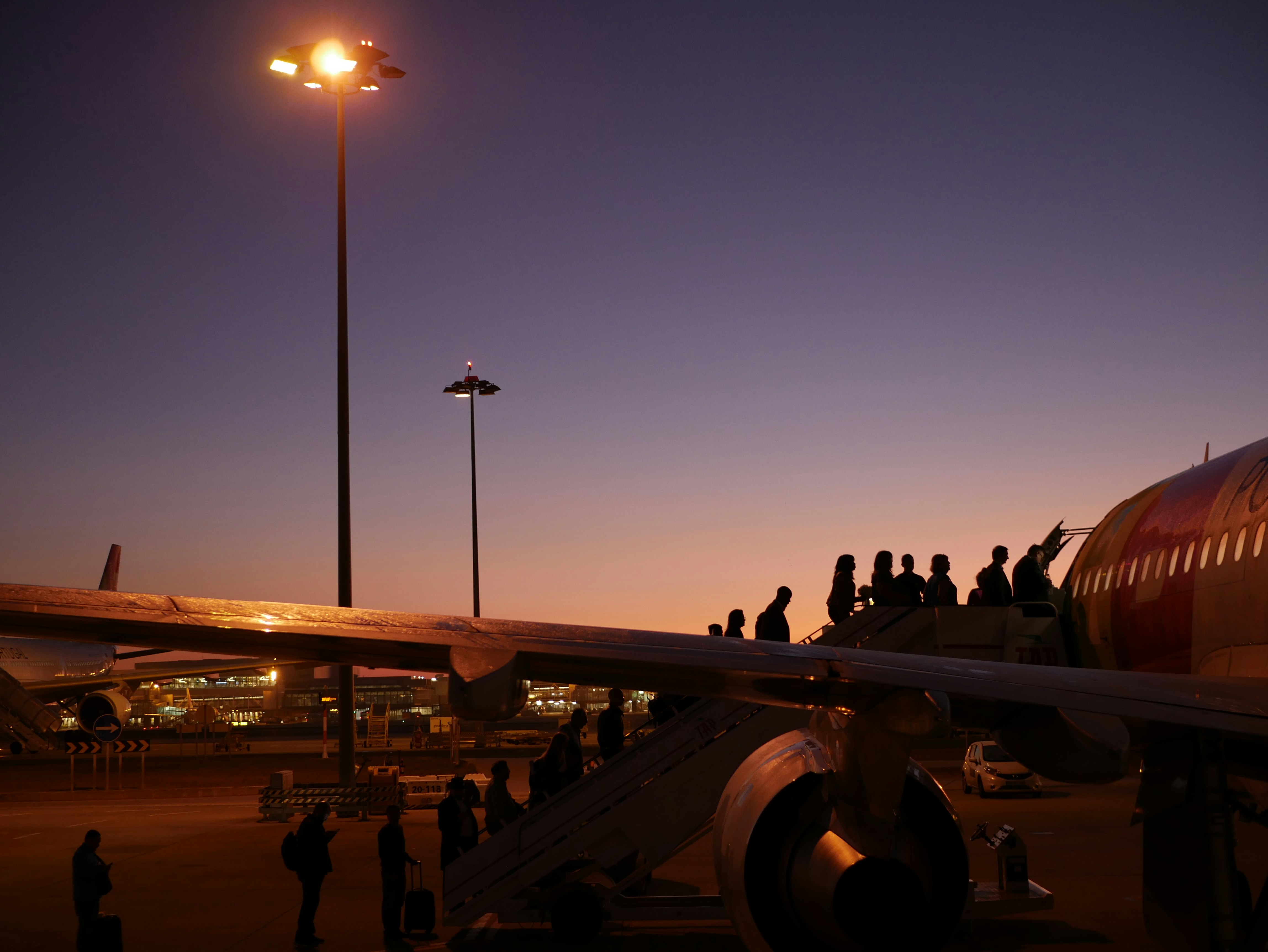 Why Scientific Controversies Never End Cleanly