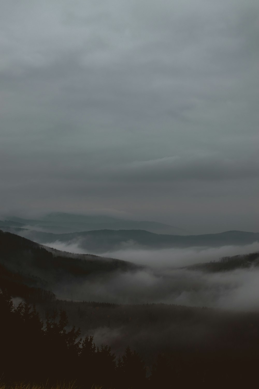 landscape photo of mountains with white pugs