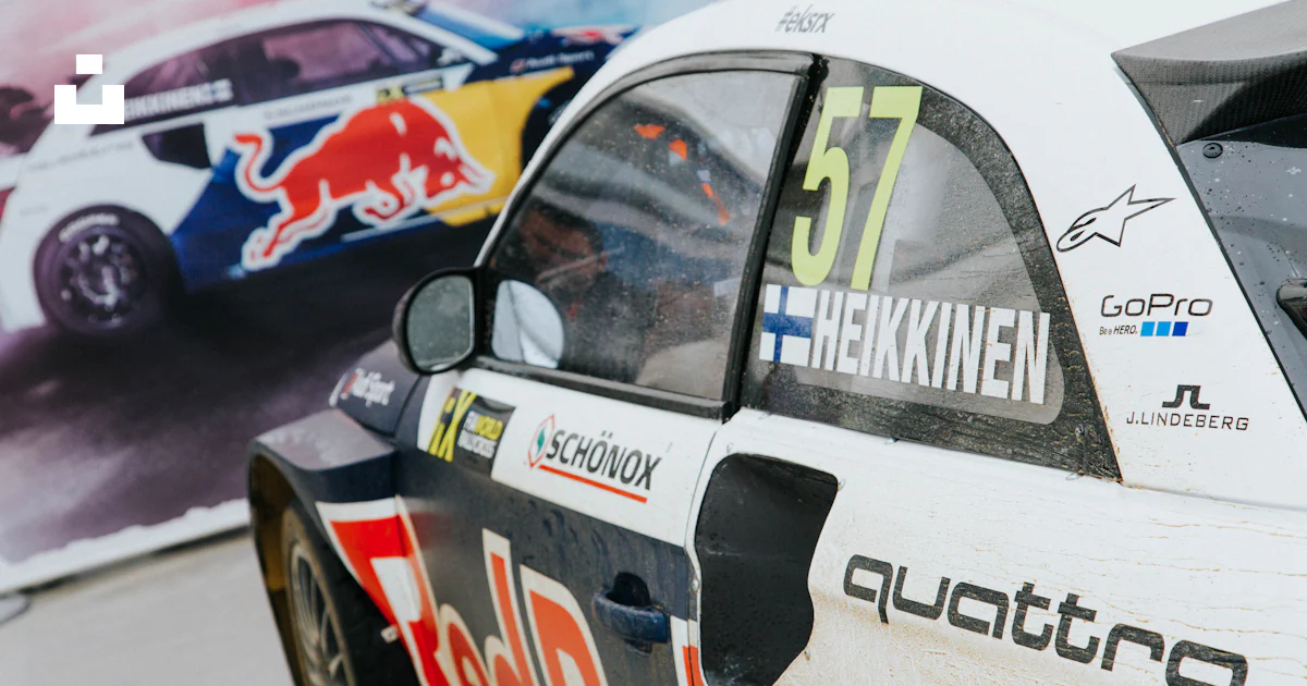 White racing vehicle photo photo – Free Montalegre Image on Unsplash