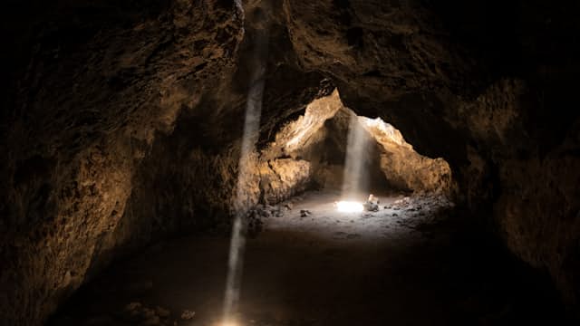 Mittelgrossen höhle