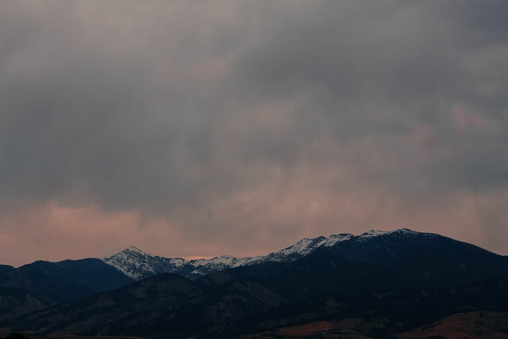 silhouete of mountains