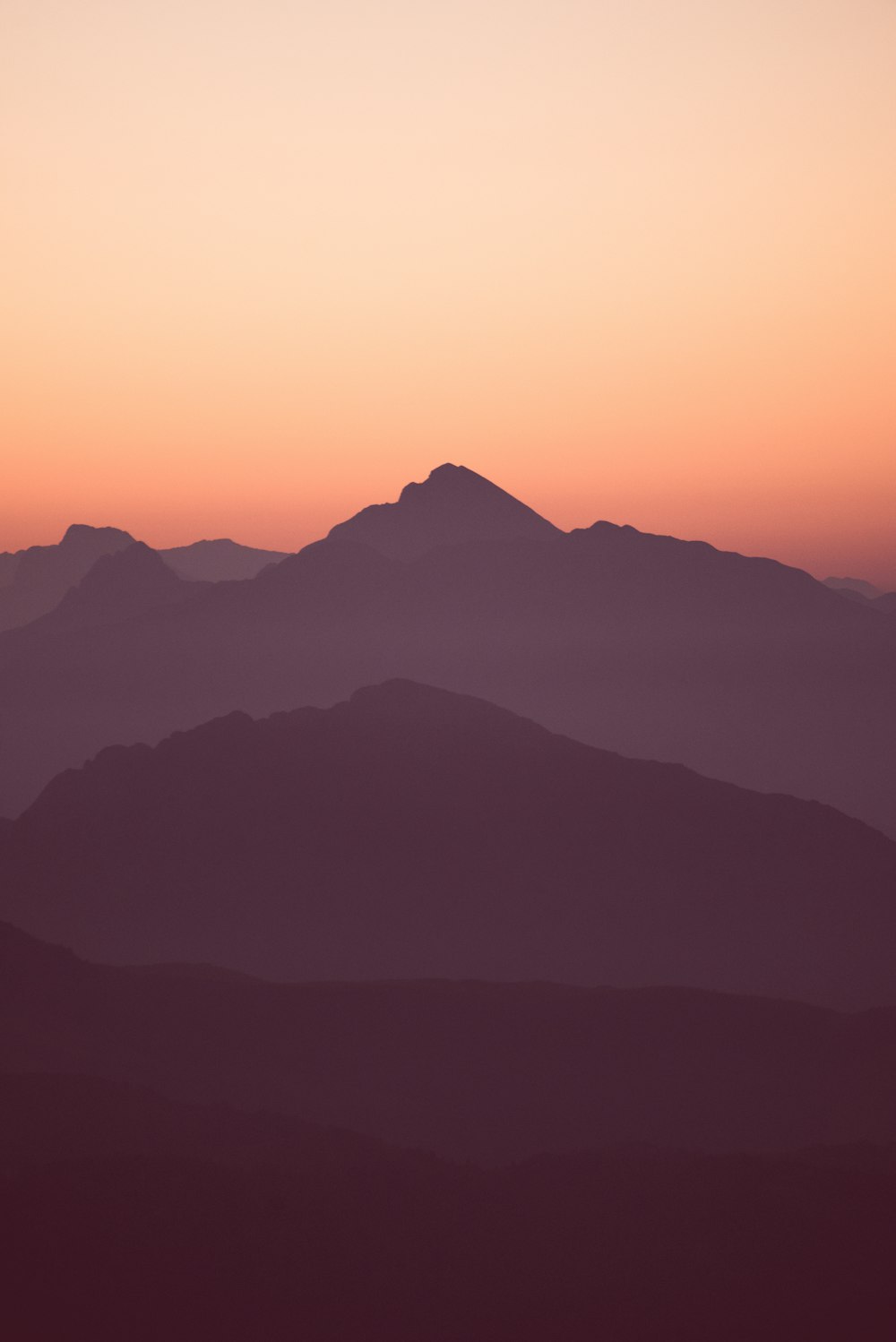 산의 실루엣 사진