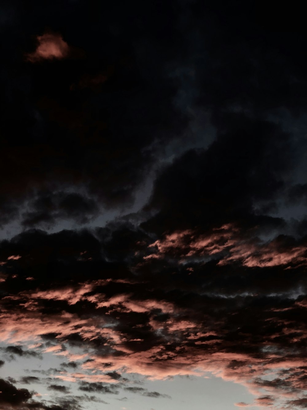 foto silhouette di cielo pieno di nuvole