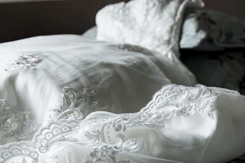 Gaun Akad Ivory Lace