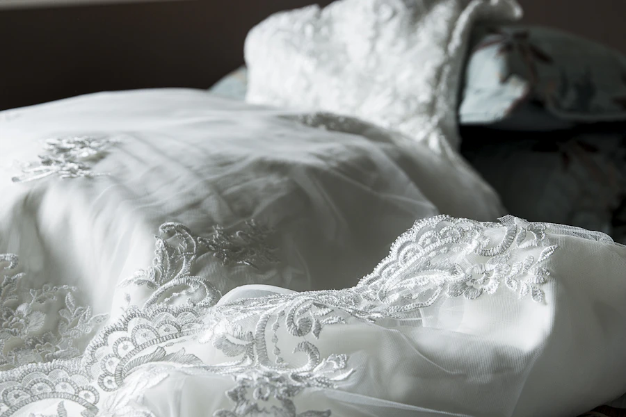 Gaun Akad Ivory Lace