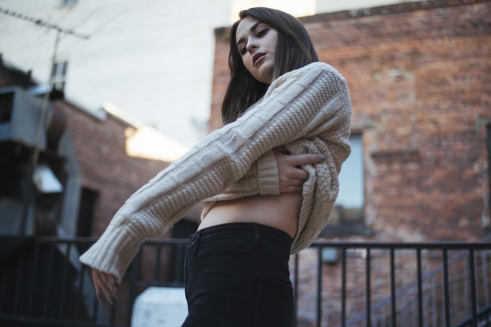 woman in brown sweatshirt shallow focus photography