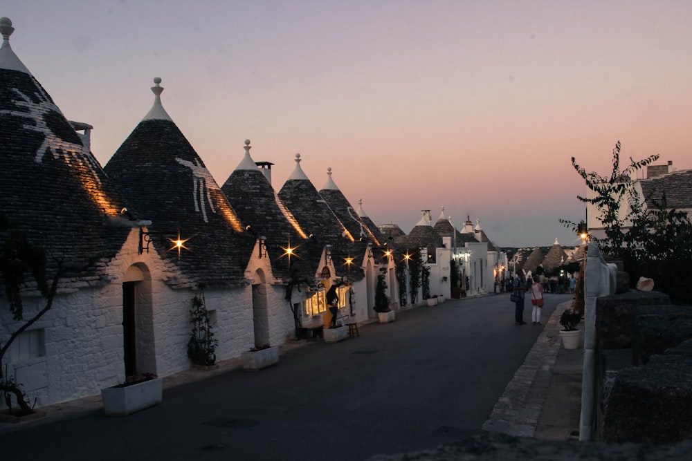 Dorf in der Morgendämmerung