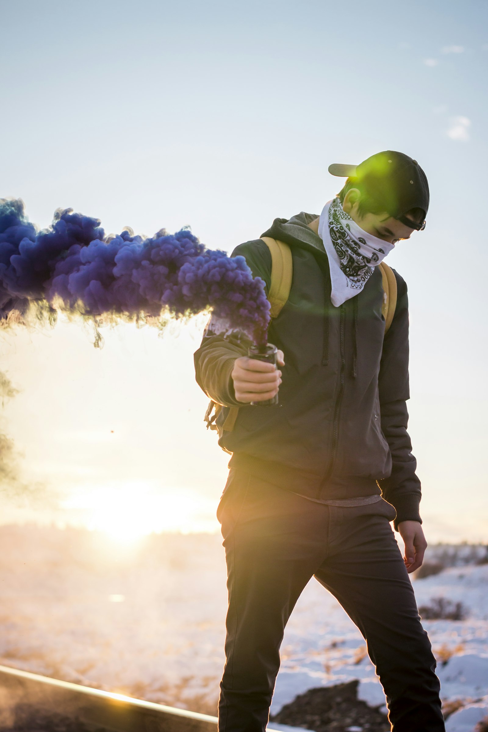 Canon EOS 70D + Yongnuo YN 50mm f/1.8 sample photo. Man holding purple flare photography