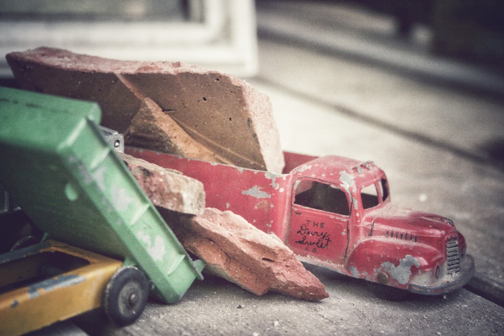 Maquette de camion de livraison rouge