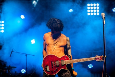 man play electric guitar