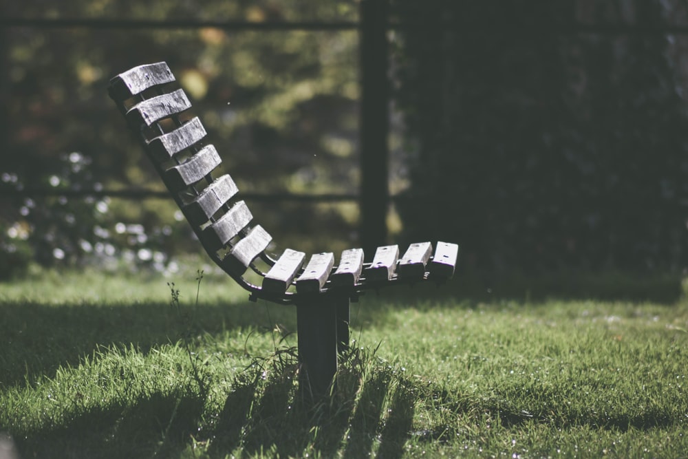 shallow focus photography of brown wooden chair