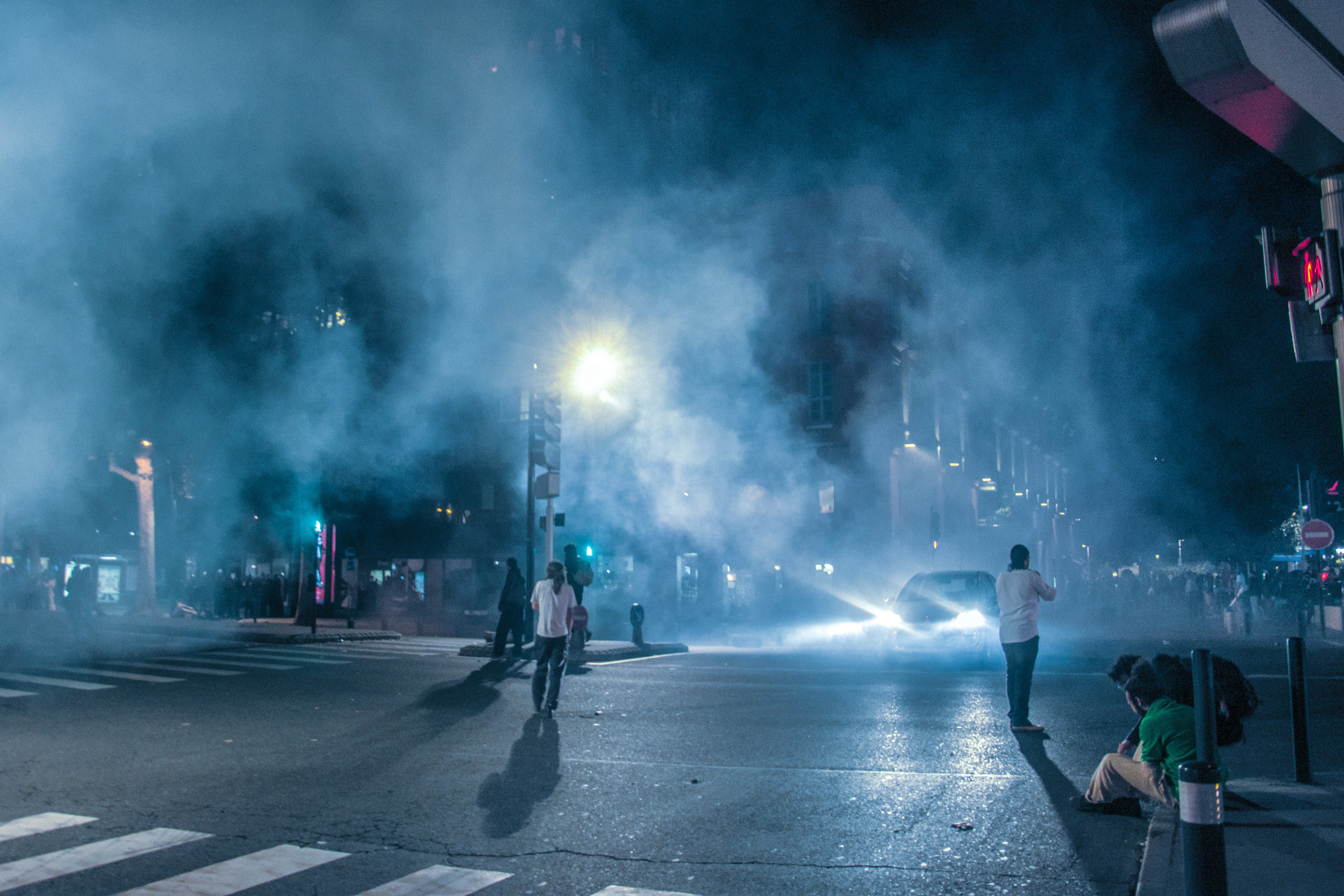 The Resource Curse in Comparative Politics: Oil, Institutions, and Authoritarianism