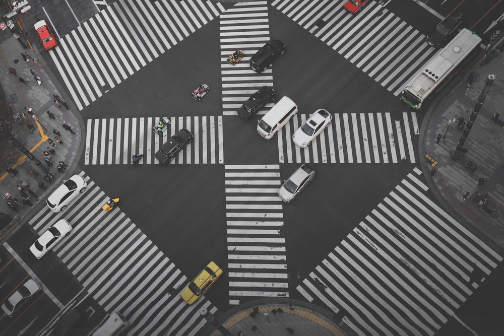 Luftaufnahmen von Fahrzeugen auf der Straße