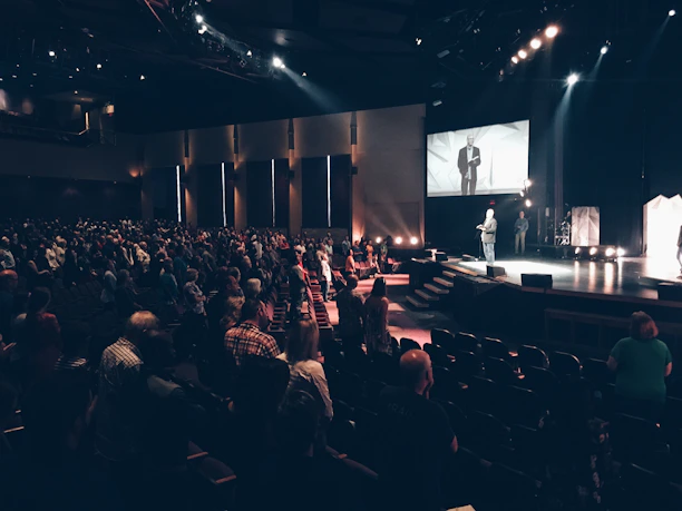 Wide shot of the main auditorium at BUAP filled with attendees during a keynote speech.