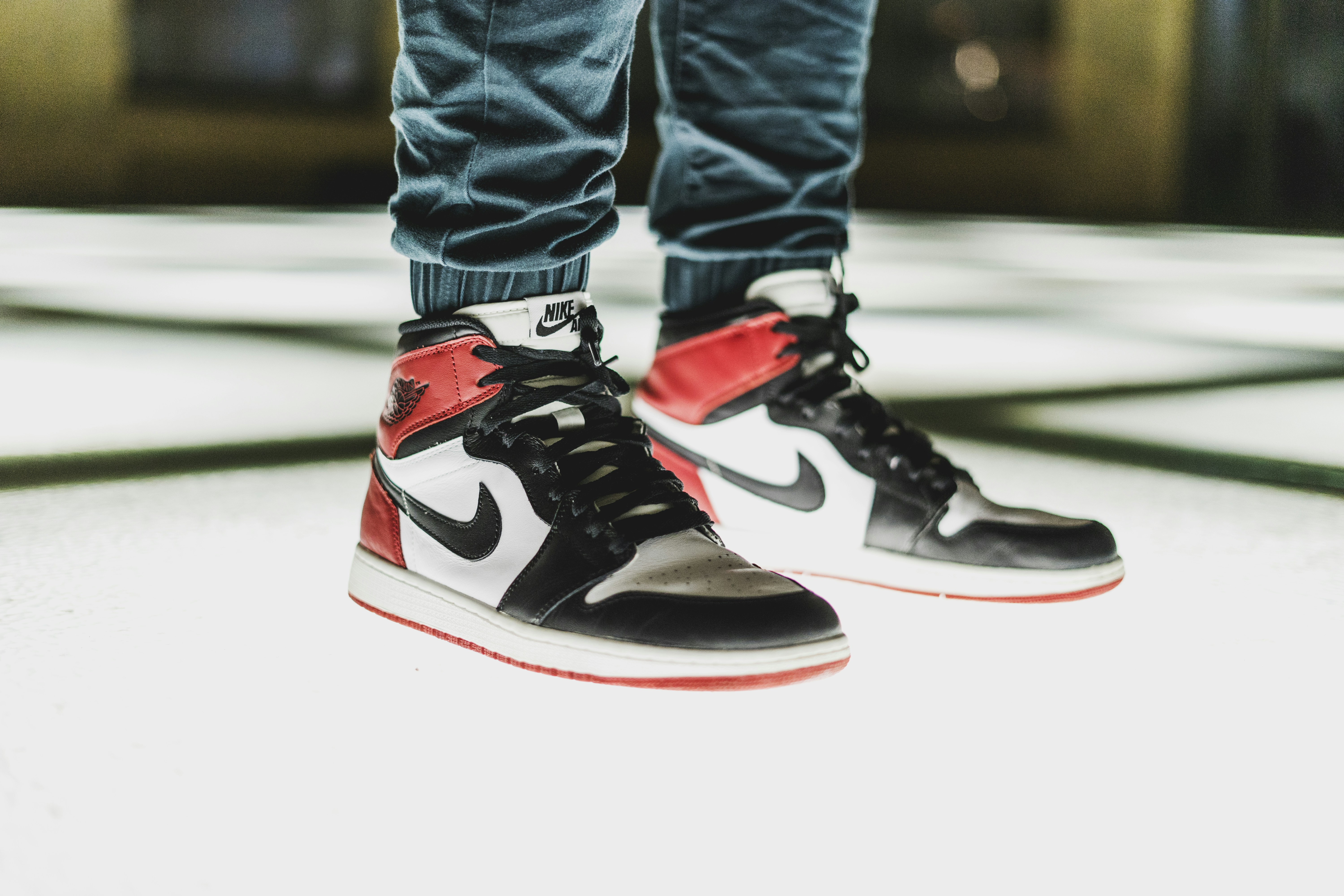 jordan 1s black and white and red
