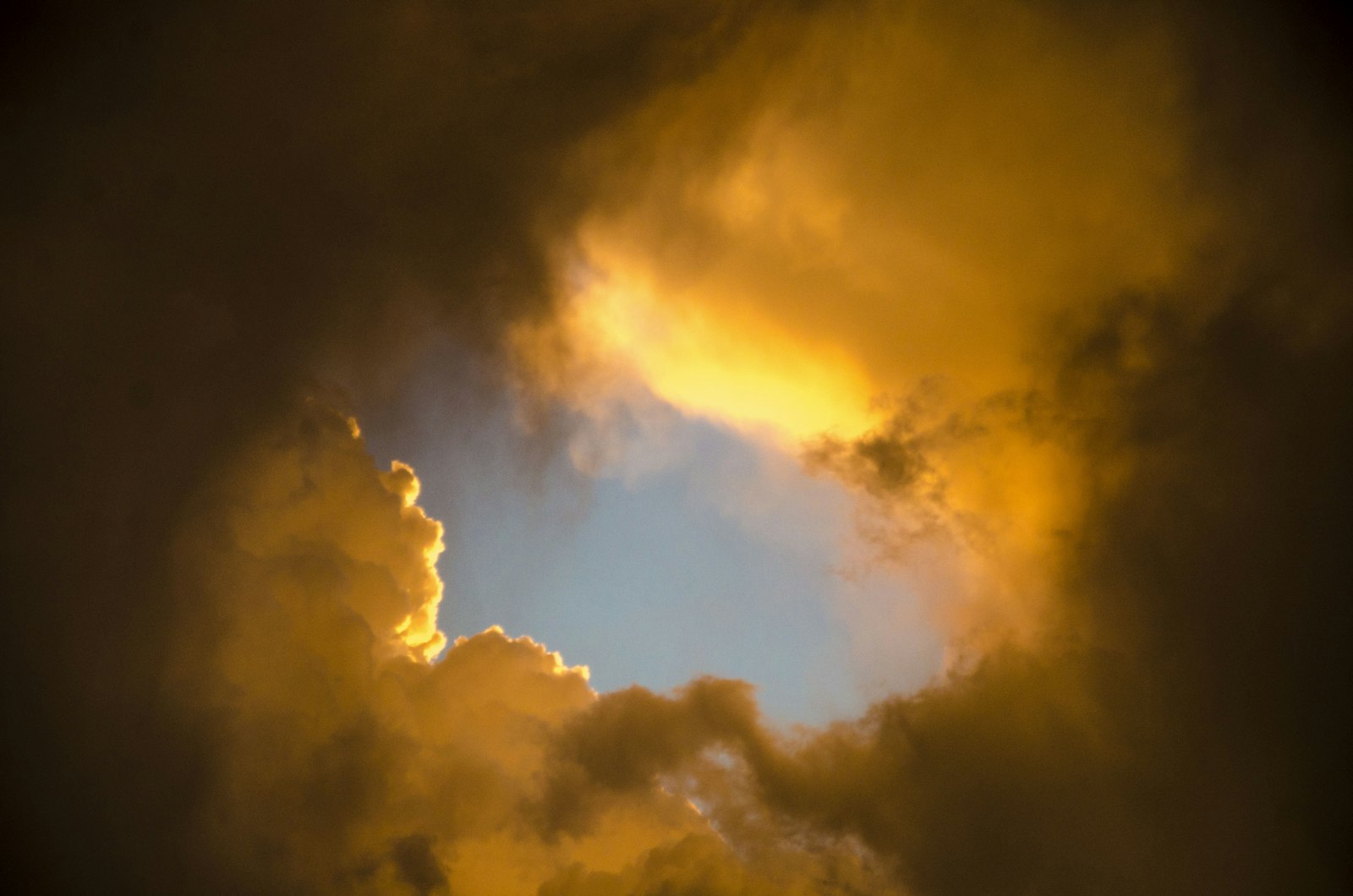 Nikon D7000 + Sigma 18-250mm F3.5-6.3 DC OS HSM sample photo. Yellow clouds photography