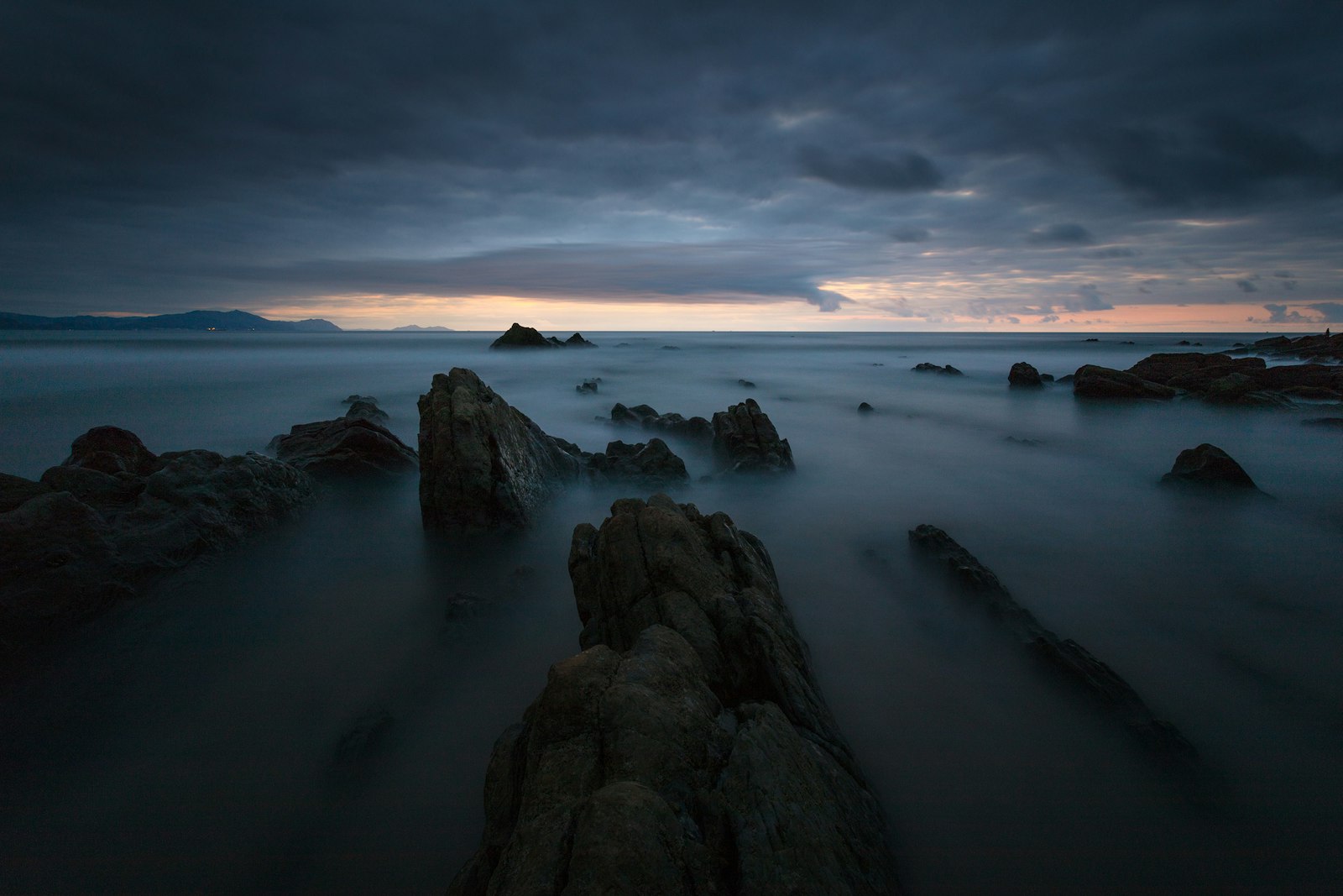 Canon EOS 5DS R + Canon EF 17-40mm F4L USM sample photo. Rock formations on body photography