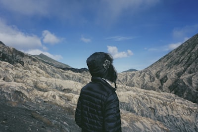 man standing on mountain wanderer teams background