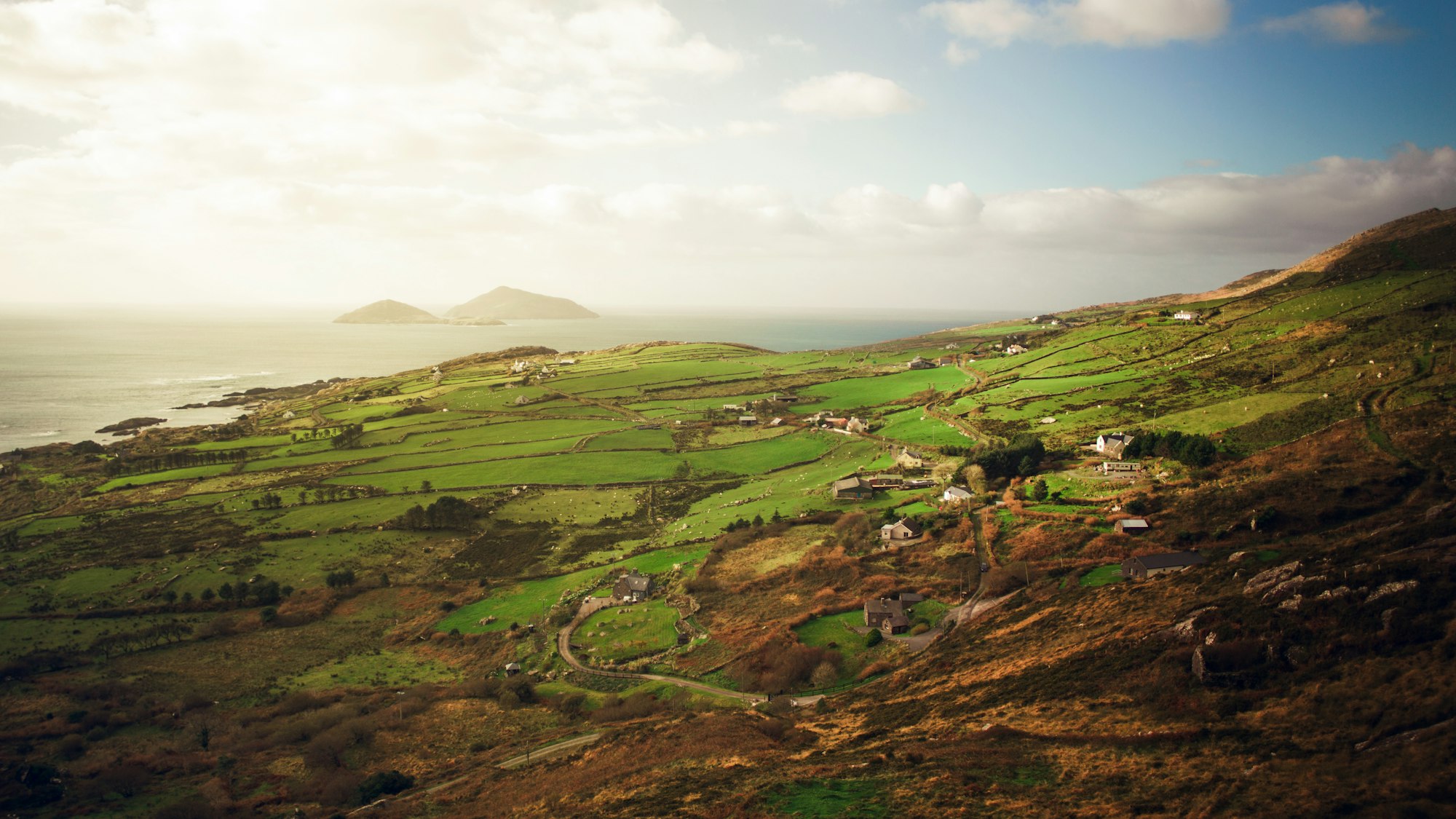 A week ago friends and I went on a little roadtrip to the West of Ireland. We’ve seen so many different and beautiful scenic spots that I simply have to call it the best weekend I had here in the country.