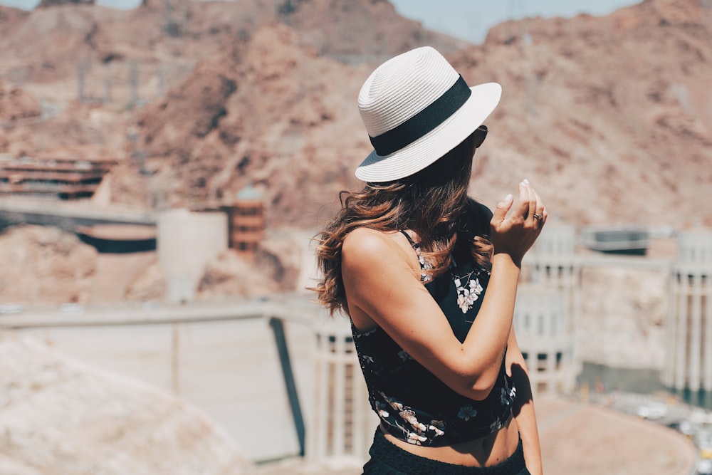 women's black cropped top