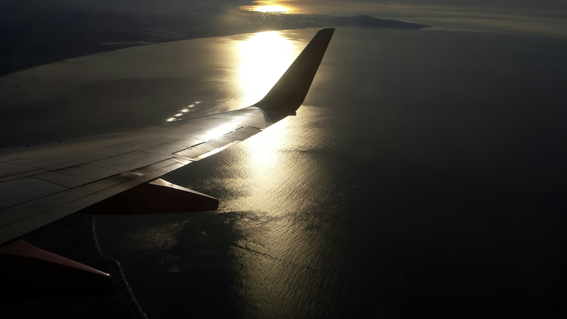 gray computer monitor