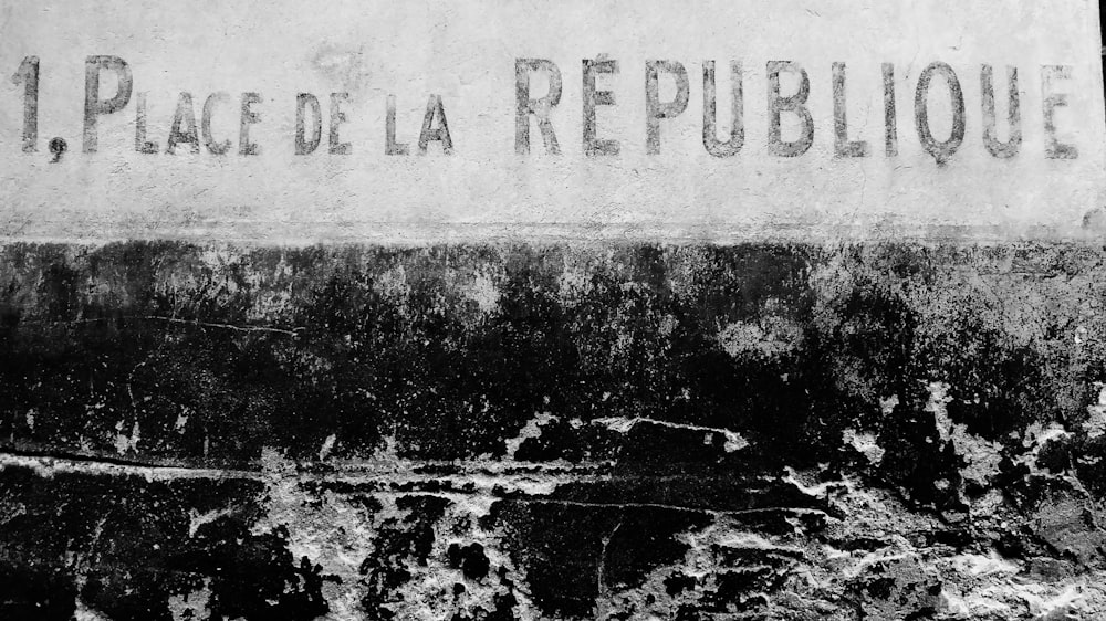 1 Place De La République text
