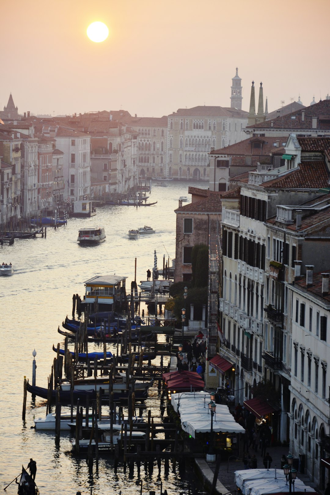 travelers stories about Town in Venise, Italy