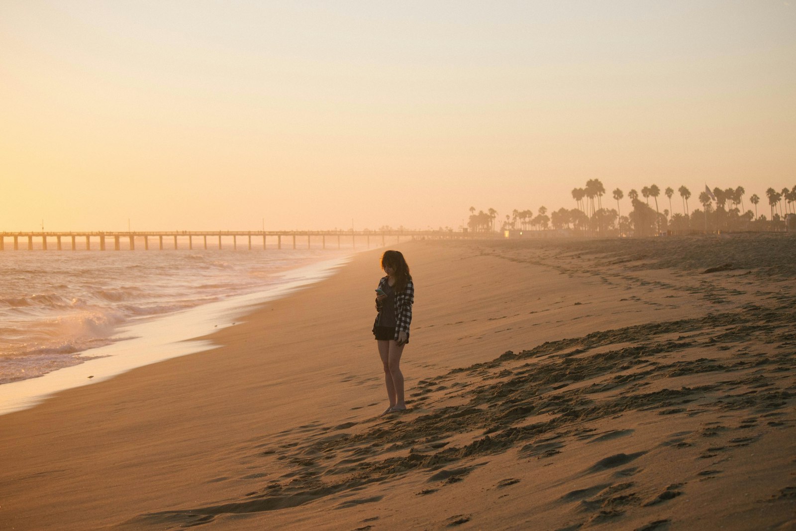 Canon EF-S 55-250mm F4-5.6 IS II sample photo. Woman standing on seashore photography