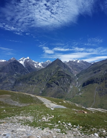 A breathtaking view of the mountains along the walking route.