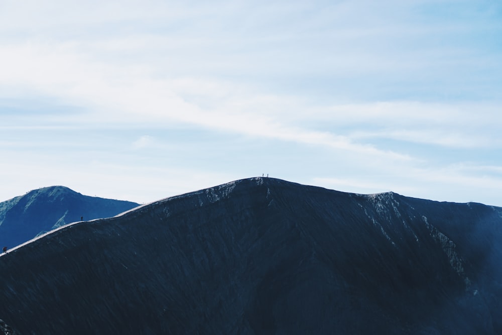 landscape photo of mountain during daytime