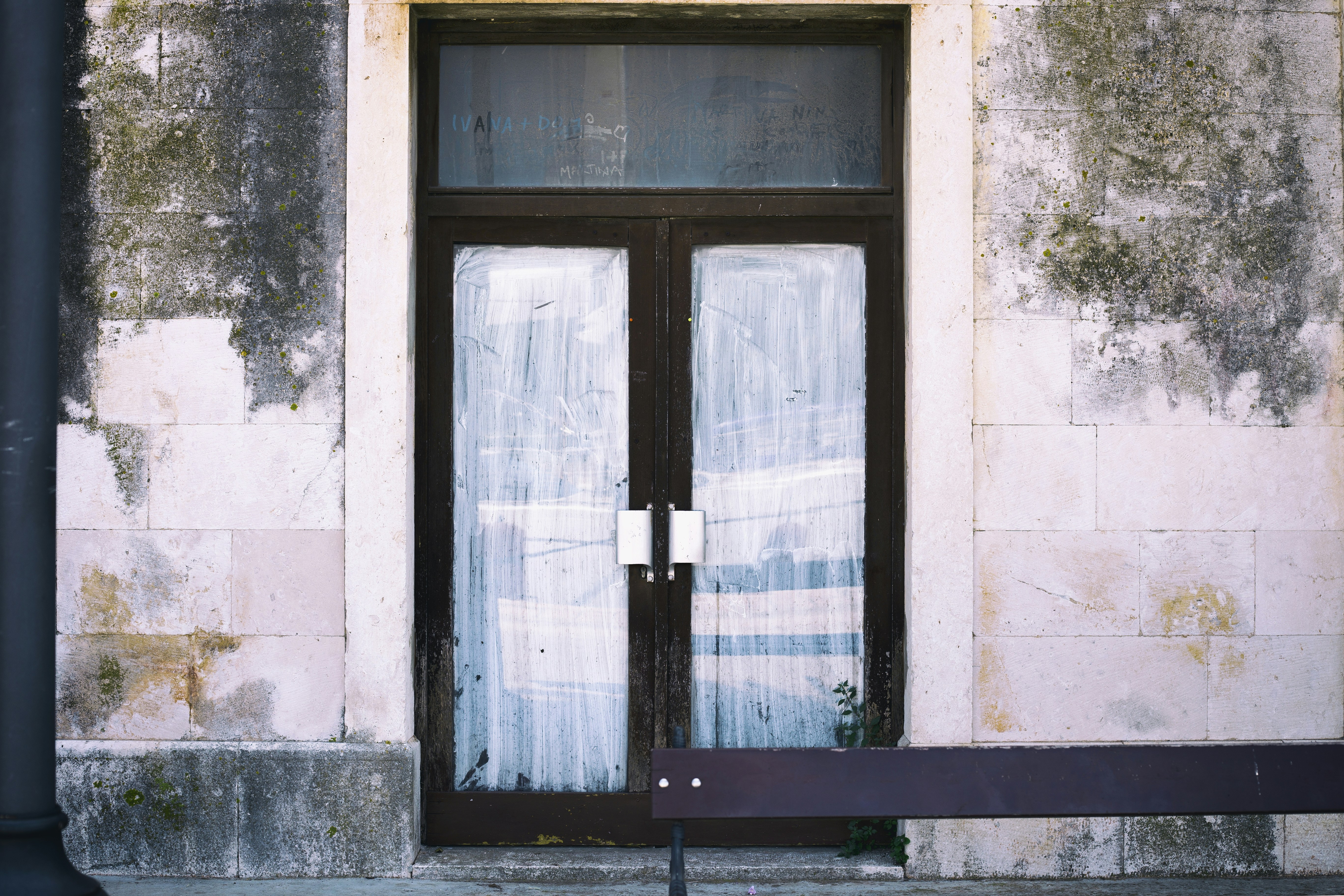 black and white bed linen